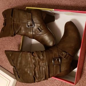 Womens size 8 heeled brown boots